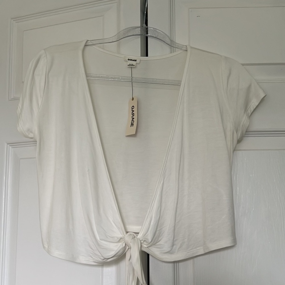 Garage tie front top
